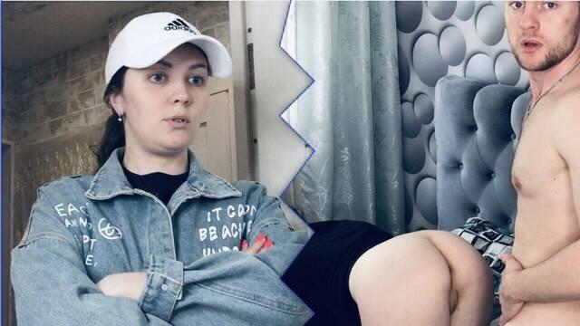 Телка сосет член спящего парня и получает трах